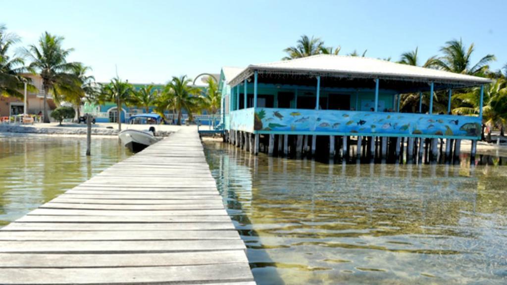 Rainbow Hotel Caye Caulker Exterior foto